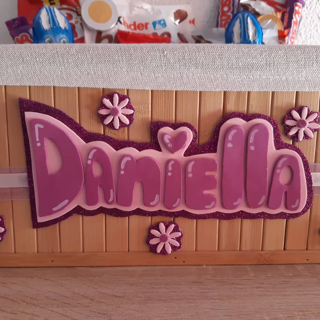 Cesta de chuches personalizada Daniella 5